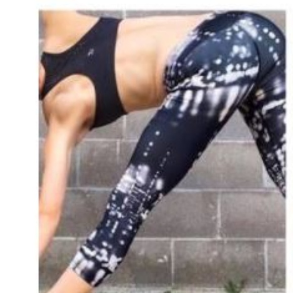 KOS USA Pants - KOS USA 3/4 printed leggings